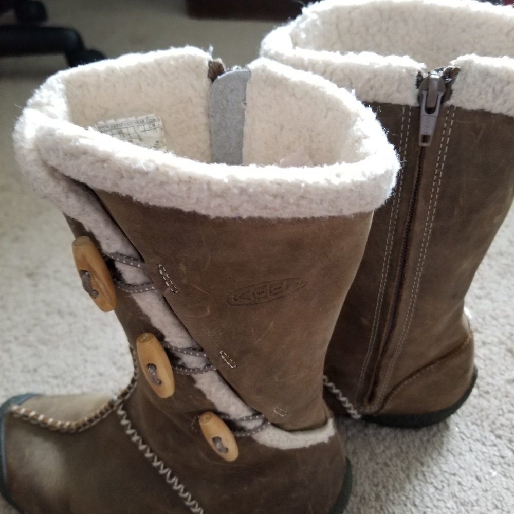 Girls Keen Boots Size 4